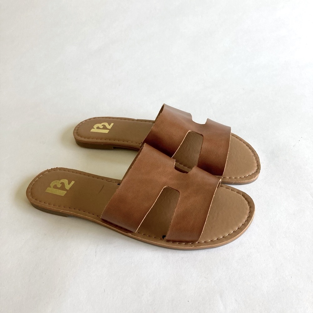 R2 Tan Manmade Leather Flip Flop Sandals size 7